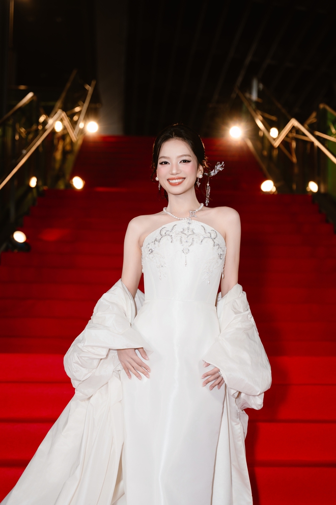 Mỹ nhân duy nhất xứng đáng là "thần tiên tỷ tỷ" ở WeChoice Awards 2025, mọi đường nét đều chuẩn tuyệt tác trời ban- Ảnh 2.