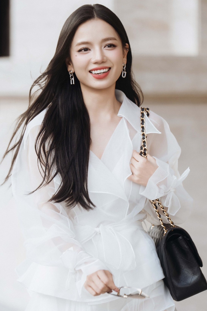 Thần tiên tỷ tỷ đẹp điên đảo của WeChoice 2025 khiến netizen liên tưởng tới tiểu công chúa thế hệ mới của Cbiz- Ảnh 6.