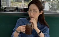 Vẫn còn uống cafe sữa, dùng icon mặt cười, xài ốp điện thoại mở như quyển sách: Bạn đã quá già!