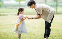 Điều khác biệt trong tính cách của những bé gái không được ở gần bố