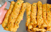 Không cần nhào bột lâu hay dậy sớm, tôi đã làm ra mẻ quẩy rau củ giòn tan khiến cả nhà "tranh nhau" sáng nay