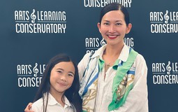 Con gái Kim Hiền xinh xắn ở tuổi lên 8, đã vậy còn rất tài năng, xem đoạn video mẹ chia sẻ mà ngỡ ngàng