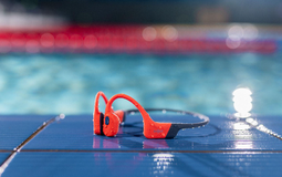 Shokz OpenSwim Pro - tai nghe Bluetooth tích hợp MP3 32GB chuyên dụng cho bơi, đạp, chạy