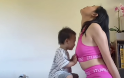 Vô tư quay video không phù hợp khi tập Yoga, người phụ nữ khiến CĐM tranh cãi: Cái gì giờ cũng đăng lên MXH được?