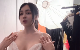 Vừa bán hàng vừa kiêm luôn làm mẫu thử, hot girl "gây bão" khi hút tới gần 2 triệu view