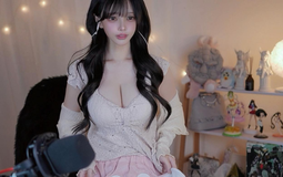 Nữ coser triệu follow khiến người xem được một phen tá hoả