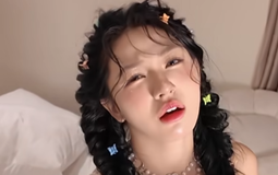 Ăn mặc phản cảm đi quảng cáo game, Trần Hà Linh lại khiến người xem “tức mắt”