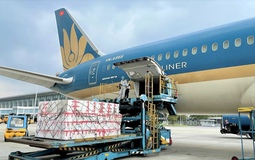 Vietnam Airlines tiếp tục vận chuyển miễn phí hàng hóa hỗ trợ đồng bào vùng lũ miền Trung