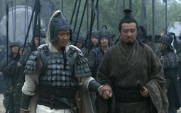 Không có trong 4 phương tướng quân, địa vị của Triệu Vân được hé lộ từ quyết định của Lưu Bị và Tào Tháo