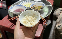 Gạo cứu trợ của mạnh thường quân khiến người nhận "quan ngại"