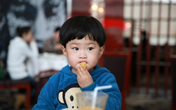 3 dấu hiệu cho thấy con bạn đang "thối não": Rất nguy hiểm chứ không phải trò đùa!