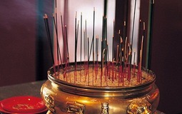 3 điều tuyệt đối không làm với bát hương