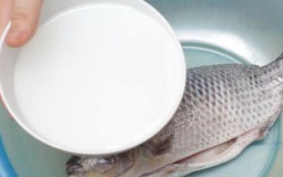 Bát nước này là "kẻ thù" của mùi tanh: Ngâm cá vào, tanh mấy cũng biến mất, thịt mềm ngọt bất ngờ