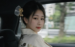 Tung khoảnh khắc chơi đùa với "khỉ", hot girl bất ngờ viral khắp MXH