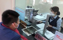 Làm shipper 5 năm, đến ngày rút 300 triệu xây nhà, ngân hàng nói: "Anh… chưa từng mở sổ ở đây"