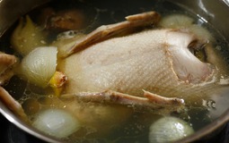 Luộc vịt đừng chỉ cho mỗi nước: Thêm 3 thứ này vào nồi, thịt thơm mềm, mùi hôi không tồn tại