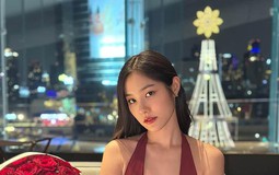 Dạy thêm tiếng Trung, hót-gơ khiến fan xao nhãng không thể học bài