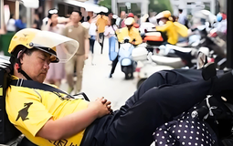 Hơn 40 tuổi đi làm shipper, người đàn ông tiết lộ: 1 tiếng có thể kiếm 1 triệu!