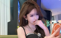 Livestream với đầu gối thâm tím, nữ streamer khiến người xem đặt nghi vấn