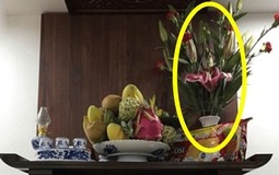 Chỉ có 1 lọ hoa thì đặt bên phải hay bên trái bàn thờ? Rất nhiều gia đình vẫn đang làm sai