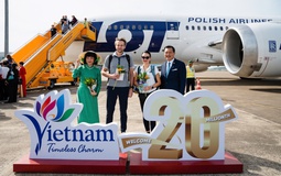 Du khách quốc tế thứ 20 triệu đến Việt Nam được tặng quà 500 triệu, có 2 người khác cũng nhận đặc quyền