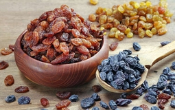 Ăn một ít nho khô trước khi ngủ, sau nửa tháng bạn sẽ nhận 4 lợi ích tuyệt vời, biết càng sớm càng tốt