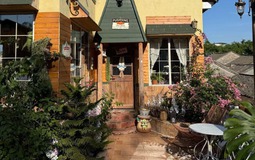 Cụ bà 70 tuổi thầm lặng sống trong căn nhà nhỏ: Tự chăm sóc bản thân, không làm gánh nặng cho con cháu