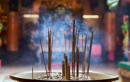 6 lưu ý khi thắp hương mùng 1