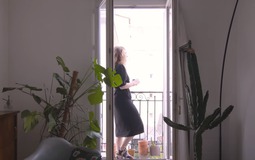 Cô gái tiết kiệm 10 năm mới mua được nhà: Căn hộ "nhỏ như mắt muỗi" mà siêu chữa lành