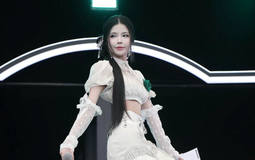 Mai Dora khoe vóc dáng quyến rũ tại sự kiện của T1, fan gọi tên Văn Tùng