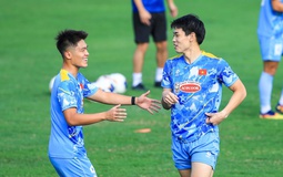 Dàn trai đẹp U22 Việt Nam khoe visual sáng bừng, Đình Bắc tươi rói trong buổi tập chuẩn bị cho giải U23 châu Á