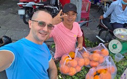 Khách Tây nằng nặc mua hết xe chở cam có biển 37, đòi bán lại giá gấp đôi vì lý do không ai ngờ tới