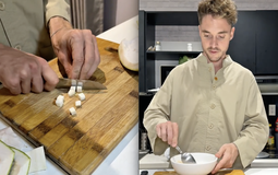 Khách Tây tự tay nấu 1 món chè khiến dân mạng "sốc lên sốc xuống" vì nhiều người Việt cũng chưa chắc làm được