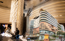 TTTM Hanoi Centre vừa ra mắt Hà Nội: Không gian sang như khách sạn 5 sao, kỳ công bảo tồn cây đa giữa khuôn viên