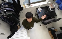 Căn phòng 8m² gây sốc giữa Hồng Kông, nhỏ như hộp diêm nhưng chủ nhân khẳng định: Không muốn xa rời