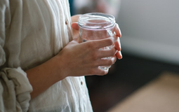 Người uống nước thường xuyên sau khi thức dậy buổi sáng, sau 3 tháng cơ thể có thể xuất hiện 6 thay đổi