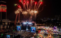 Đón Countdown kiểu “đa trải nghiệm”: Giới trẻ xếp hàng dài tại Công viên Bờ sông Sài Gòn