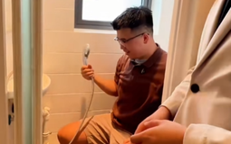 Căn hộ vỏn vẹn 3m² ở Hồng Kông có giá gần 2 tỷ, đi tắm phải ngồi lên bồn cầu