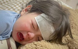 Trẻ ăn vạ là chuyện thường nhưng nếu con lăn đùng ra giữa nơi công cộng, mẹ nên làm gì để "vẹn cả đôi đường"