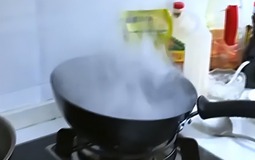 6 thói quen xào nấu tưởng vô hại nhưng đang âm thầm hủy hoại bạn mỗi ngày