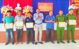 Khen thưởng đột xuất 6 cá nhân truy bắt nhanh đối tượng trộm nóng xe mô tô
