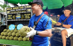 Xe sầu riêng “gắt” nhất Sài Gòn: Không ăn thử thì khỏi bán, mỗi ngày vẫn bay vèo vài trăm ký!