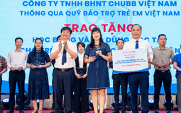 Gần 2.000 suất học bổng được Chubb Life trao tặng trong Tháng Hành động vì trẻ em 2025