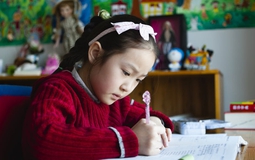 Ở trường học, nhìn thoáng qua 1 đứa trẻ, làm sao biết được gia đình có hạnh phúc hay không?