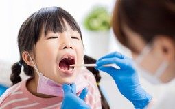 Cứ tưởng chỉ là đau họng, ai ngờ con suýt nhập viện vì điều mà rất nhiều bố mẹ đang chủ quan mỗi ngày
