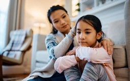 Nhà văn nổi tiếng nói: Cha mẹ phải dạy con ỨNG XỬ đúng với 2 kiểu người - Đừng để con lớn lên lệch lạc