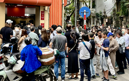 Đúng 1/1/2026, nhiều nơi tại trung tâm Hà Nội đông nghịt người xếp hàng, chuyện gì đây?