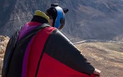 Bi kịch của "người bay" huyền thoại: Tử vong vì dù không kịp mở sau cú nhảy 305m