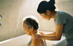 Sau 50 tuổi, hãy nhớ "4 điều không nên" khi tắm: Tắm sai cách có thể rút ngắn tuổi thọ