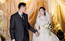 Ảnh cưới nét căng của thủ môn U23 Việt Nam và vợ thạc sĩ
